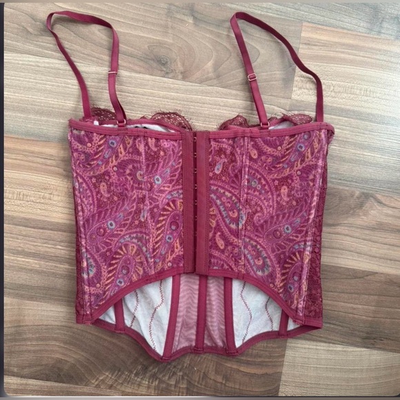 Urban Outfitters Burgundy Lace Crop Top - Picture 2 of 3
